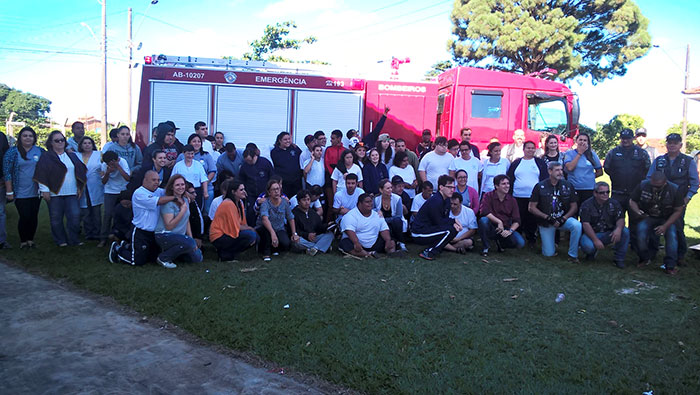 APAE recebe as caixas de bombom arrecadadas na campanha Páscoa Solidária. (Foto: Silvio Moura/FEMA)